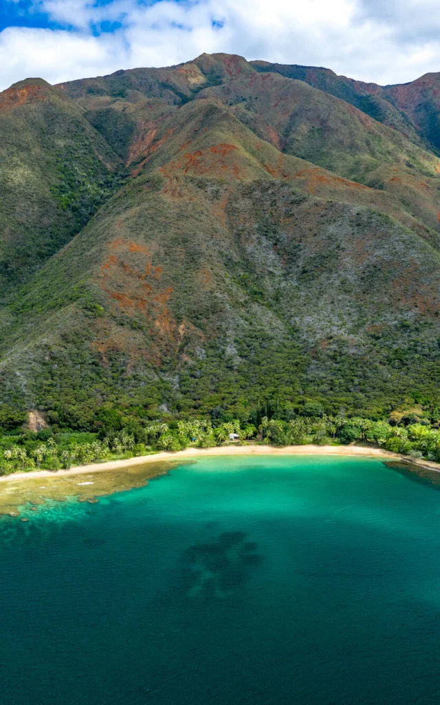 Plage De La Mwara Thio