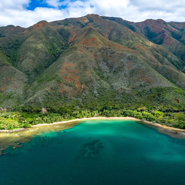 Plage De La Mwara Thio